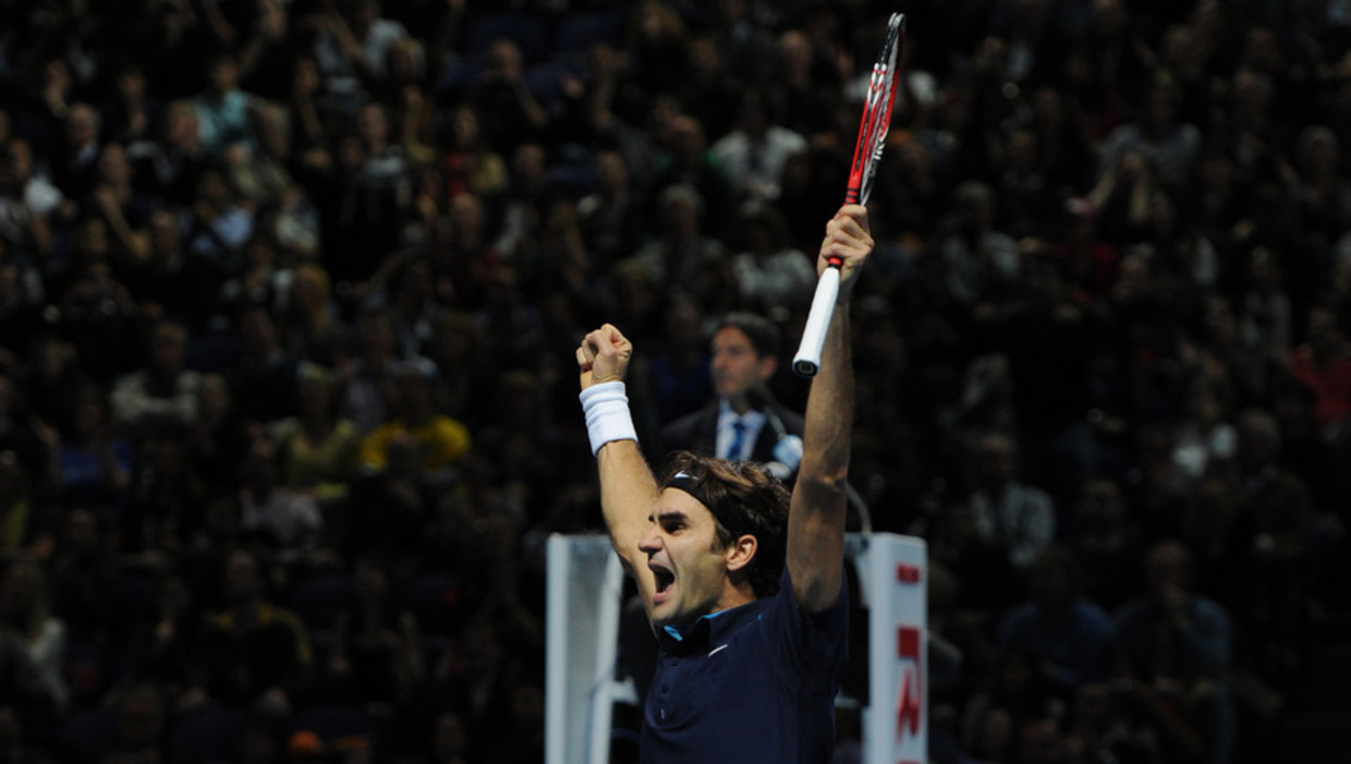 Roger Federer juicht na zijn gewonnen finale tegen Jo-Wilfried Tsonga. Beeld afp