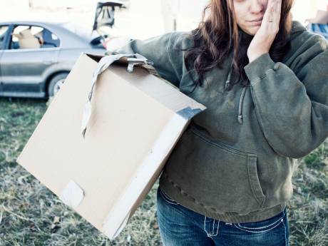 Caro est contrainte de vivre dans sa voiture depuis son divorce