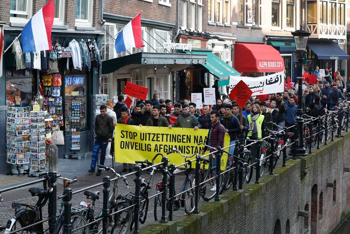 Protest tegen de uitzetting van Afghaanse vluchtelingen op het Domplein in Utrecht, eerder dit jaar.