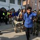 Tientallen doden door aanslag in Pakistaanse moskee, nog steeds lichamen onder het puin vandaan gehaald