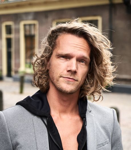 Cabaretier Ruud Smulders krijgt satirische talkshow