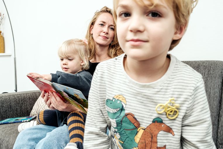 Lise van Halm met dochter Lou (2) en zoon Syl (4). Beeld Jakob van Vliet
