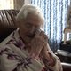 Eenzame vrouw (96) zonder familie en vrienden krijgt ontroerende kerstverrassing