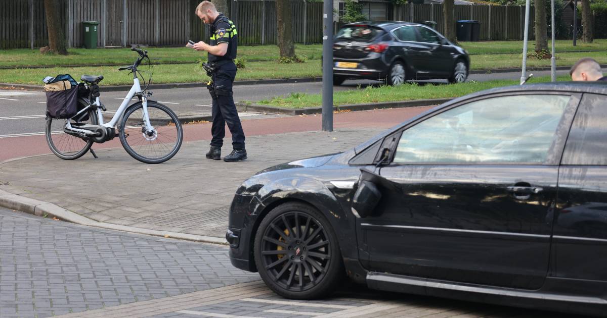 Ambulance naar kruising in Den Bosch voor aangereden fietser.