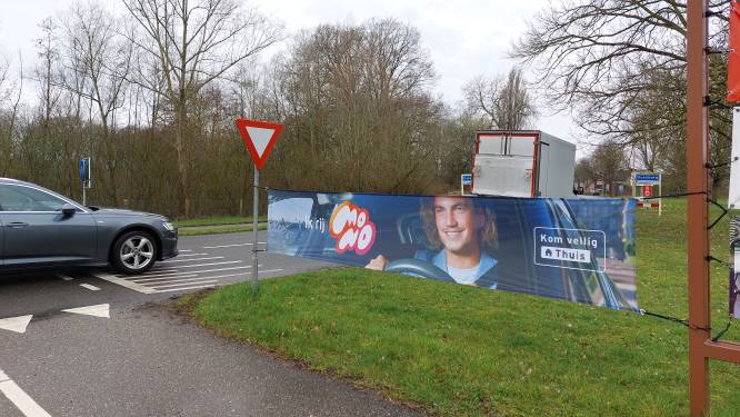 Verbazing over keuze locatie voor ‘Kom veilig thuis’-spandoek: ‘Dat dit kan, onbegrijpelijk' 