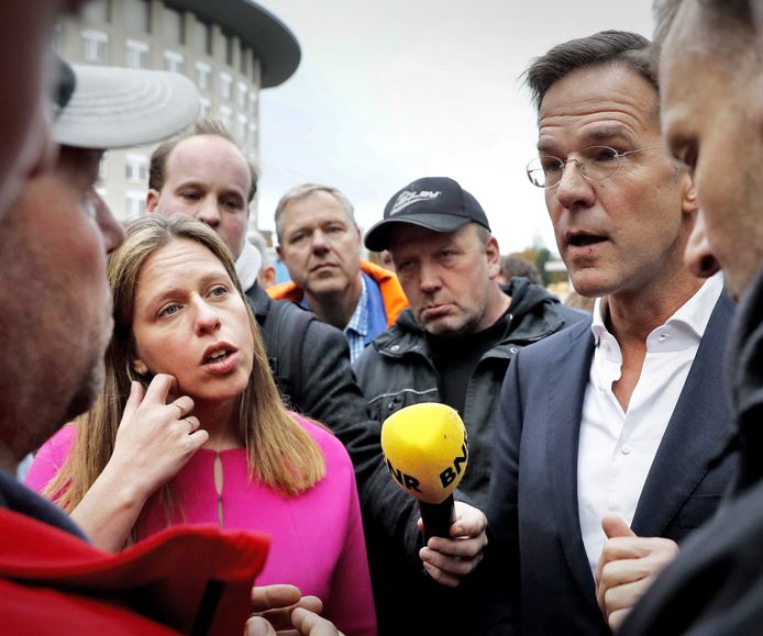 Premier Mark Rutte en minister Carola Schouten (Landbouw) in gesprek met vertegenwoordigers van de agrarische sector op het Catshuis.