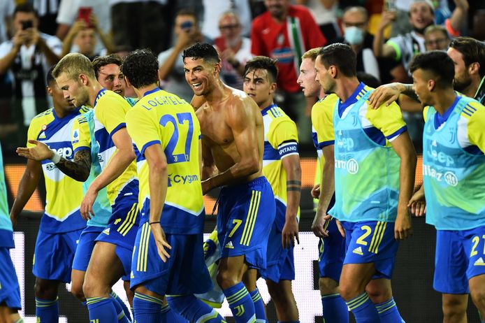 Cristiano Ronaldo denkt het winnende doelpunt tegen Udinese te hebben gemaakt, maar komt van een koude kermis thuis.