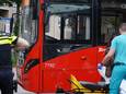 Een scoorterbestuurster is donderdagavond gewond geraakt bij een botsing met een stadsbus in Oosterhout.
