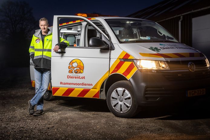 Wilco van Toorn van Dierenambulance Zorggroep Twente kan weinig doen voor zieke ganzen en dat grijpt hem aan.