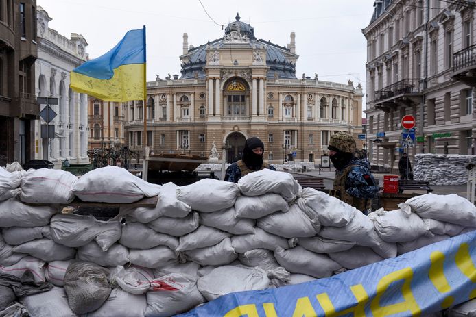 Oekraïense strijders bij een barricade in Odessa.