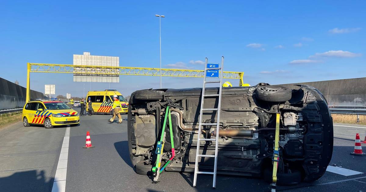 Man gewond bij ongeluk met meerdere autos op A59 bij Rosmalen.