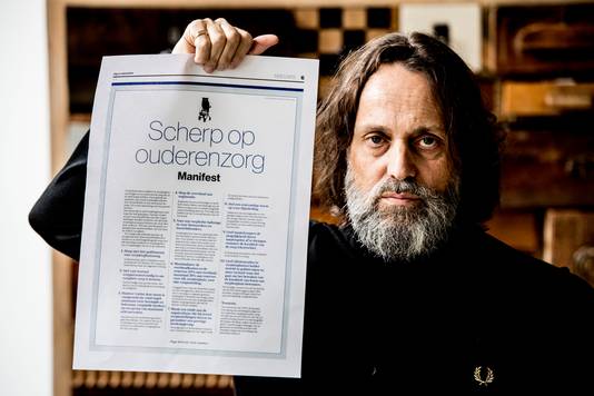 Hugo Borst met zijn manifest