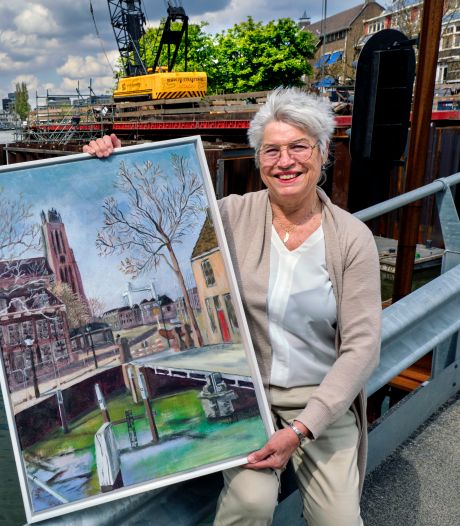 Vlaardingse maakt schilderij van de Engelenburgerbrug en veilt het om Dordrecht te helpen