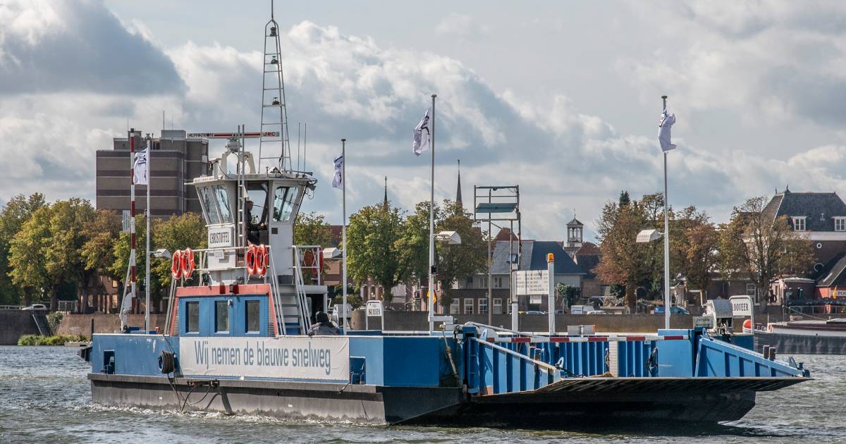 Vaart speciale pont voor boeren eindelijk, is meeste mais al van het land ‘Rijkswaterstaat mag