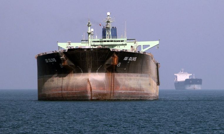 Een olietanker voor de Iraanse haven van Bandar Abass. Beeld ANP