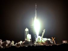 SpaceX lance 52 nouveaux satellites pour son réseau internet à haut débit