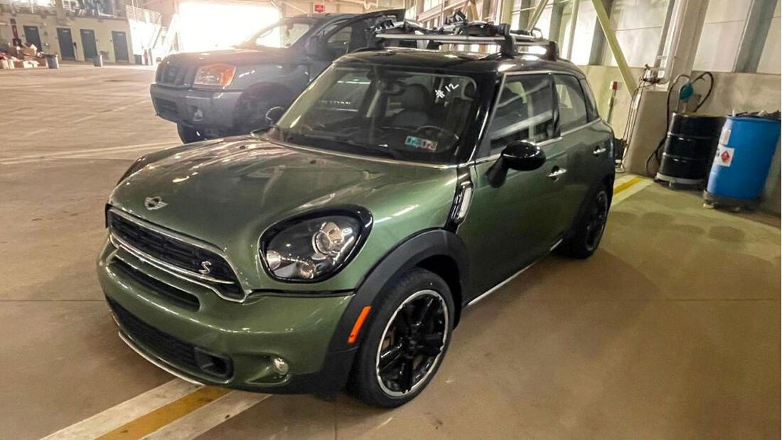 Een van de te veilen auto's is een Mini Cooper S Countryman.