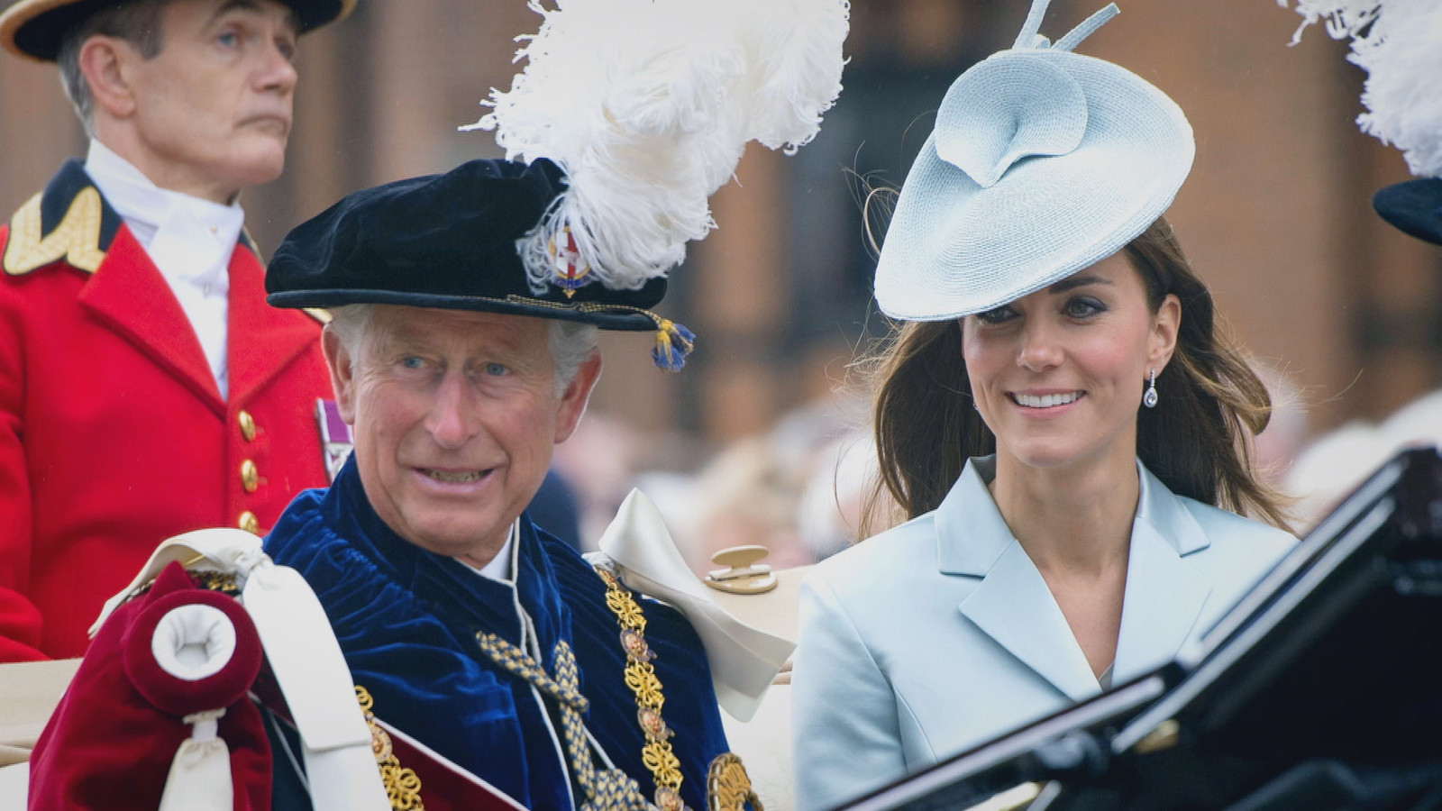 Koning Charles pakt zijn werk weer op, artsen zien ‘bemoedigende ...