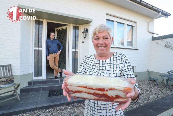 Conny, la précieuse voisine qui prend soin de Steven Van ...