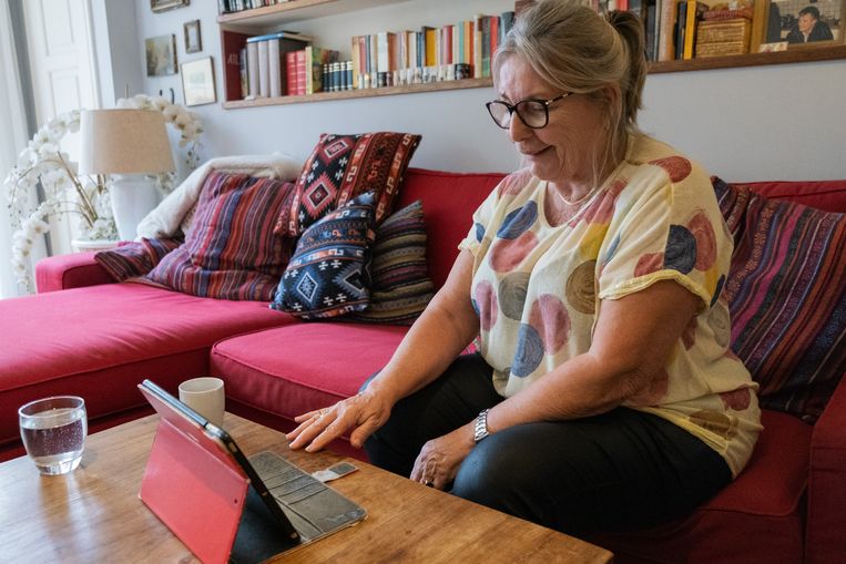 Sinds de coronacrisis verloopt de therapie van Mickey van Dijk volledig via internet.  Beeld Sabine van Wechem