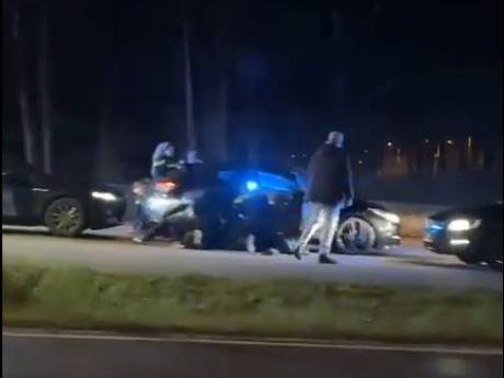 Vlucht van drie twintigers eindigt na wilde achtervolging bij tankstation in Apeldoorn