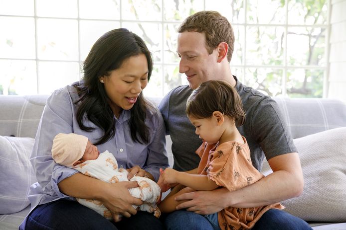 Mark Zuckerberg, zijn vrouw Priscilla en hun twee kinderen.