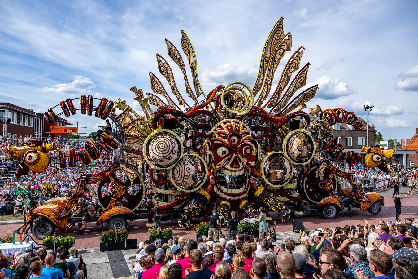 Bloemencorso Zundert zo verliep 's werelds grootste dahliacorso Foto