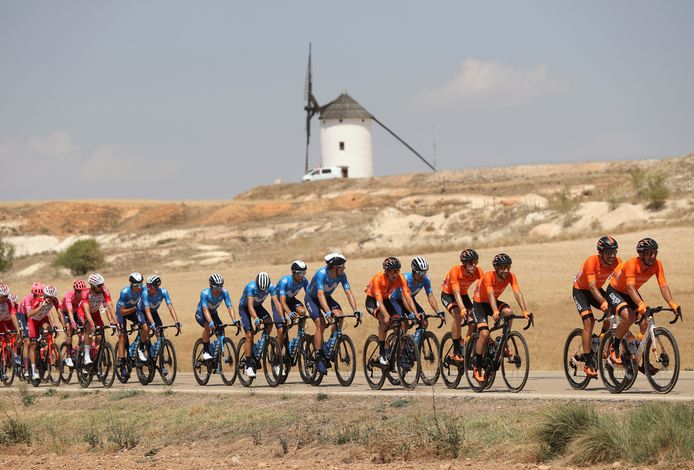 Het peloton tijdens de vijfde etappe van de Vuelta.