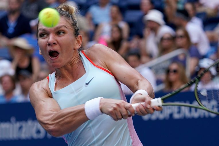 Simona Halep in de eerste ronde van de US Open in New York. Beeld AP