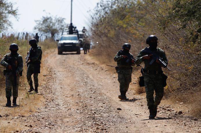 Mexicaanse militairen patrouilleren rond het dorp Naranjo de Chila.