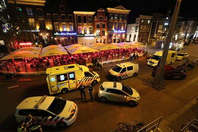 Zeker drie gewonden bij steekpartij op Grote Markt in Groningen, slachtoffer in nek gestoken