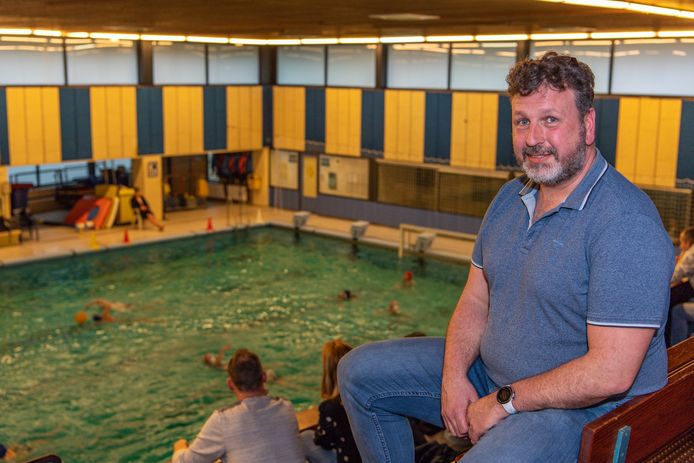 Ritsert Flim, voorzitter van Aquapoldro, is blij met het plan voor meer zwemwater, maar maakt zich zorgen over wie de rekening betaalt.