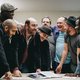 Gevangenen wachten op Godot in aanstekelijke feelgoodfilm Un triomphe