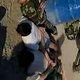 Schokkend: Syrische rebel schiet gevangenen neer