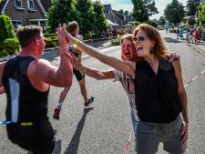 Een hottub, springkussen en bbq: Oranjestraat in Holten bouwt eigen Triathlonfeest 