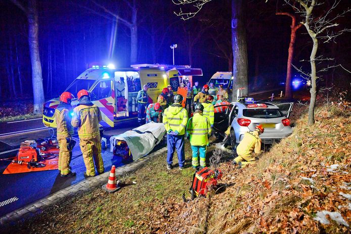 Meerdere hulpdiensten, waaronder een Belgisch medisch team, werden opgeroepen en kwamen naar de plek van het ongeluk.