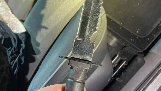 Automobilist zwaar onder invloed aangehouden na achtervolging door Eindhoven, heeft groot mes op zak