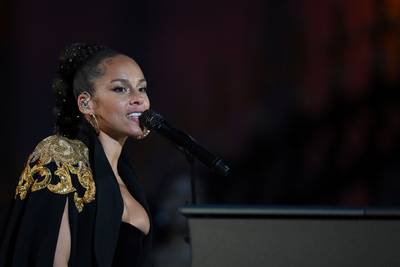 Alicia Keys verdedigt zichzelf na jubileumconcert: “Nummers werden persoonlijk door Queen Elizabeth aangevraagd”