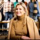 Koningin Máxima gespot in prachtige betaalbare beige rok