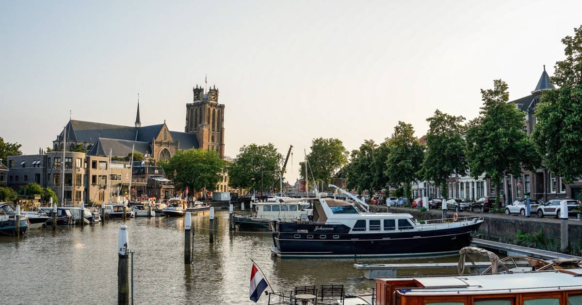 Nama keluarga Dordrecht muncul di negara-negara ini: Van Pelt, Vos, Stam dan Scheurwater  Dordrecht