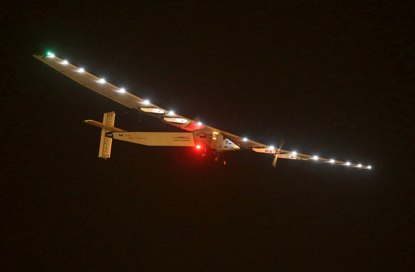 Landed late. Solar Impulse si2.. Plane Sun Энерджи.