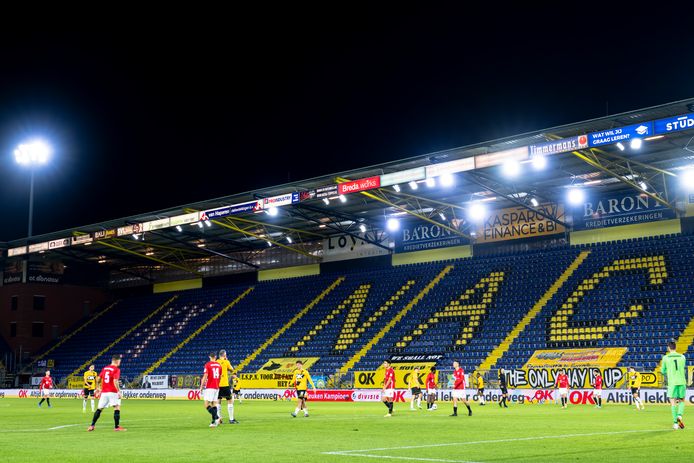 Het voetbalonwaardige decor van het Rat Verlegh Stadion.