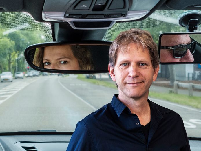 We mogen eindelijk weer naar autorijles: ,,Blijf goed in de achteruitkijkspiegel kijken!’’