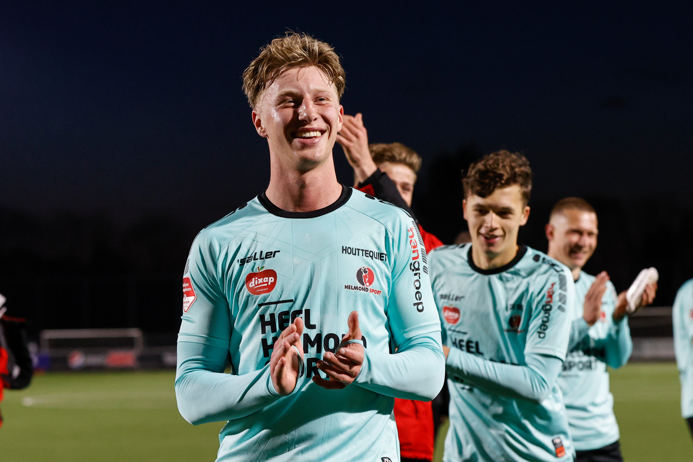 Helmondse blijdschap in Wijdewormer met matchwinaar Jules Houttequiet.