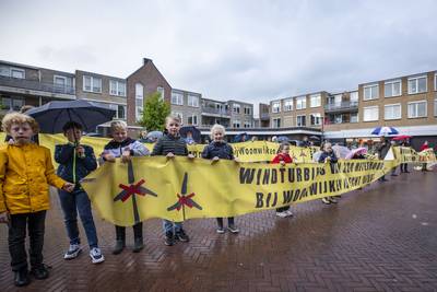 Borne zwicht alsnog en onderzoekt zelf of er echt geen ruimte is voor windmolens