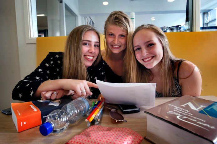 Isa, Anne en Janneke zijn klaar met de examens. Nu afwachten tot 13 juni.