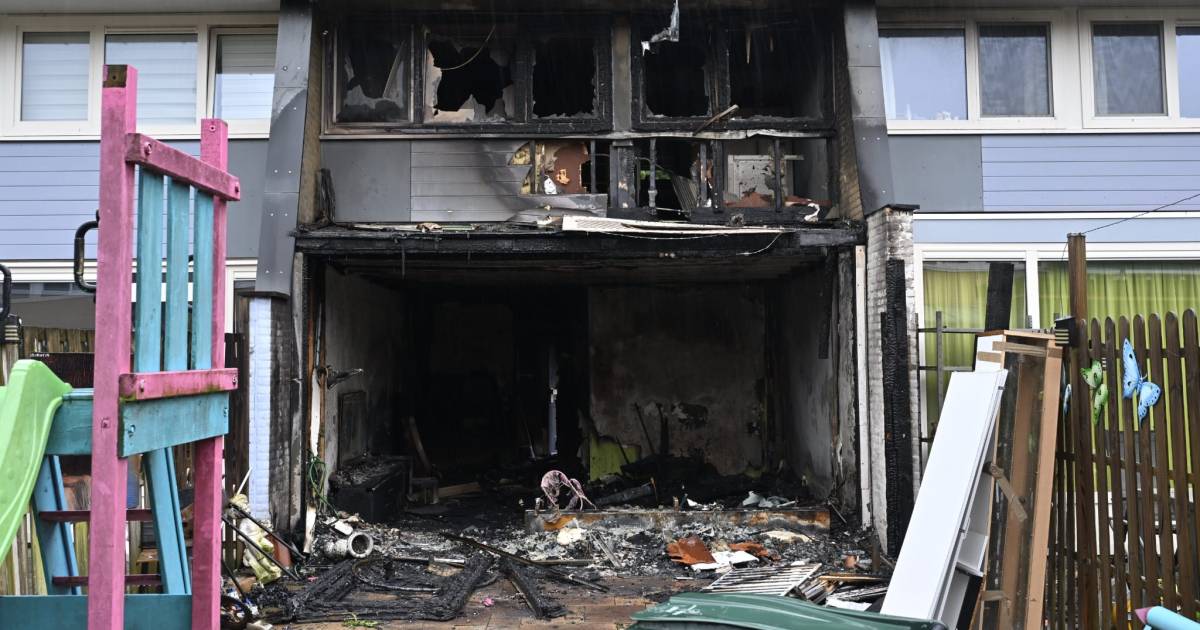 Grote brand verwoest woning in Gendt, kat overleden: politie onderzoekt mogelijke brandstichting