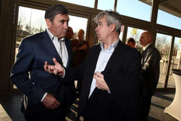 Merckx (links) en Anciaux (rechts) waren aanwezig op de voorstelling. Beeld UNKNOWN