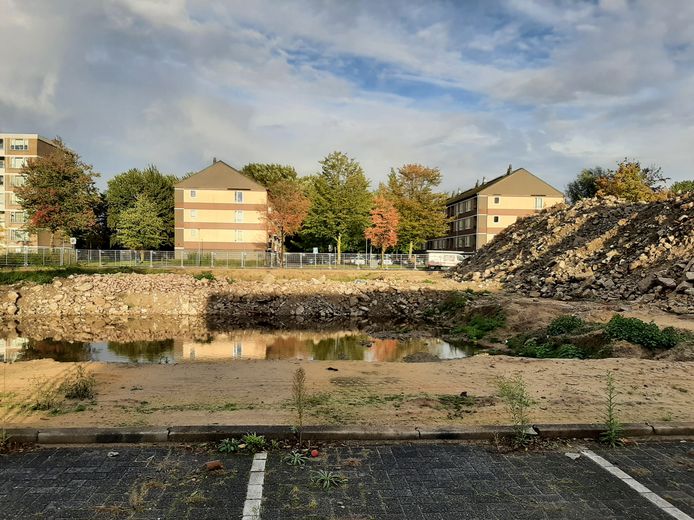 Het Operaplein in Amersfoort: het is nu een zwembad, en dat blijft het nog wel even.