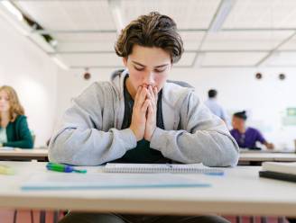 Vakantieplannen gedwarsboomd door herexamens? Dit moet je weten als je je reis annuleert 